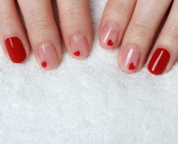 7 ιδέες για Valentine’s manicure!