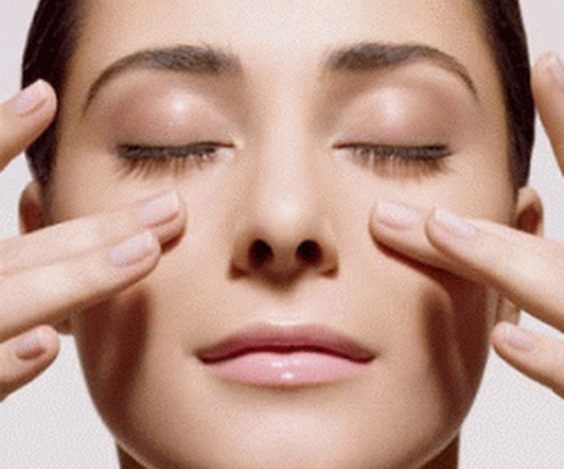 3 +1 tips για να εξαφανίσετε τους μαύρους κύκλους