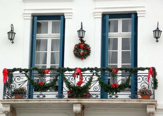 Χριστουγεννιάτικες ιδέες διακόσμησης για να στολίσετε το μπαλκόνι σας