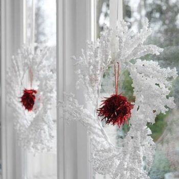 Ιδέες για να στολίσετε γιορτινά τα παράθυρα σας