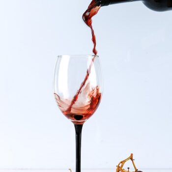 Πώς να αποθηκεύσεις ένα ανοιχτό μπουκάλι κόκκινο κρασί χωρίς να χάσει τη γεύση του