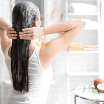 3 tips για να περιποιηθούμε σωστά τα μαλλιά μας στο σπίτι