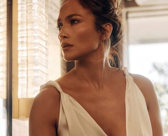 Η JLo έχει γενέθλια και γιορτάζει με ένα φιλί απο τον Ben Affleck