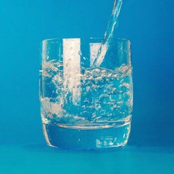 Πόσο νερό πρέπει να πίνεις κάθε ημέρα
