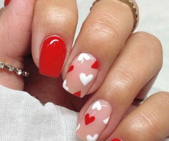 Valentine’s Nails: 20 ιδέες για ρομαντικά μανικιούρ που θα εντυπωσιάσουν