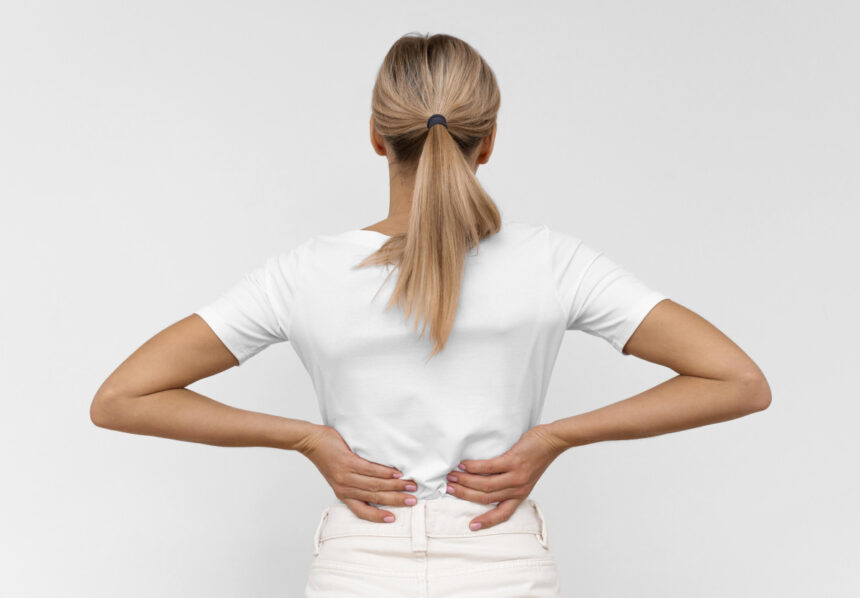 5 καθημερινές συνήθειες που μπορεί να προκαλέσουν πόνο στην πλάτη