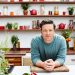 Ο Jamie Oliver μαγειρεύει στην Κεφαλονιά λεμονάτο – τζατζίκι κοτόπουλο