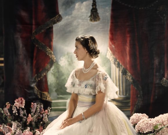Βρετανική βασιλική οικογένεια: έκθεση με ανέκδοτες φωτογραφίες απο το 1920 έως σήμερα